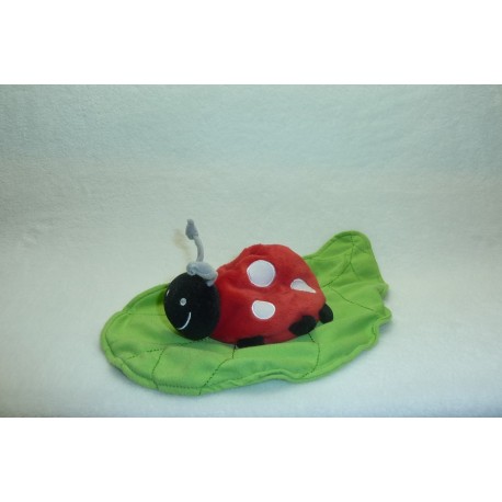 DOUDOU COCCINELLE SUR SA FEUILLE NATURE ET DECOUVERTES